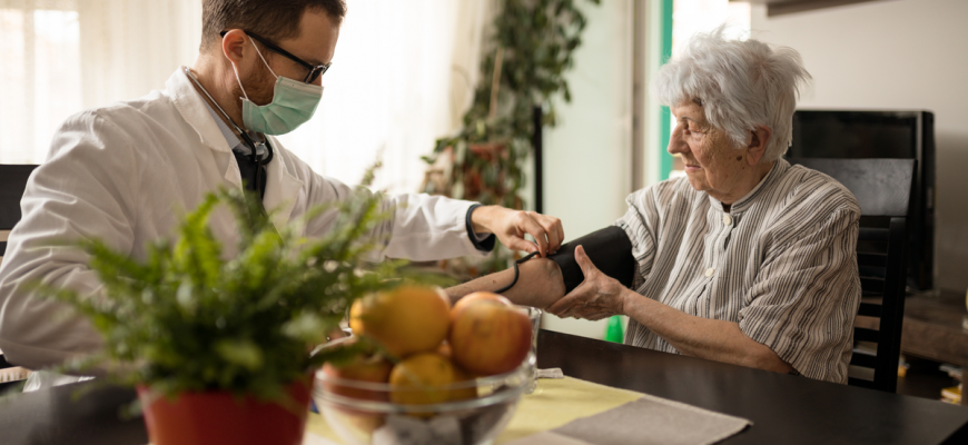 a doctor helps a senior with pain management.